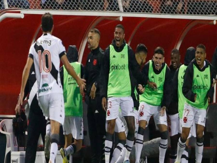 Vasco vence Ituano e retorna para a Série A do Campeonato Brasileiro