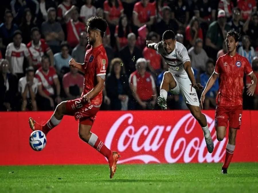 Fluminense empata no final e agora decide em casa na Libertadores